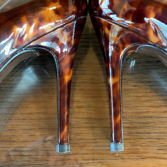 STUART WEITZMAN Tortoise Shell Patent Leather Pumps - Picture 4 of 9